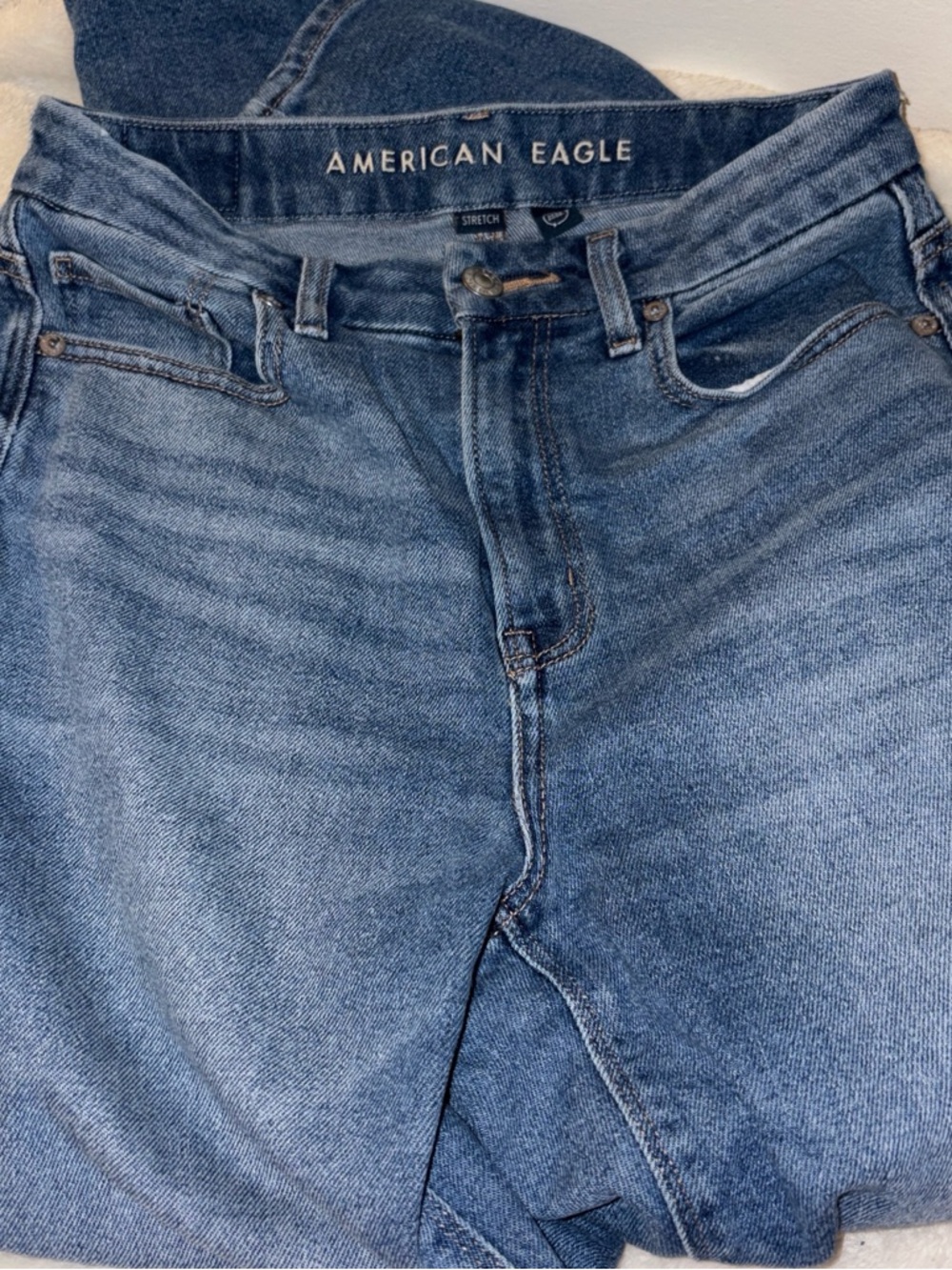 American Eagle Outfitters Curvy High-Rise Mom Jeans - Picture 2 of 3